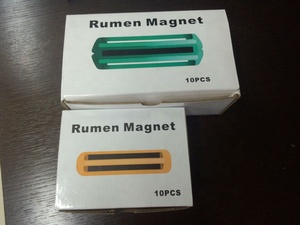 Rumen magnete mucca con gabbia di plastica - Product Image 3