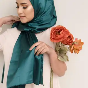 2020 Gleaming metallic line color scarf plain cotton veil scarves muslim solid satin hijabs for women girls