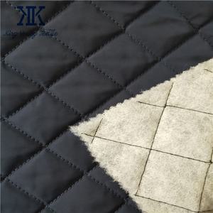 Tissus de manteau matelassé imperméable doux et durables de haute qualité/tissu matelassé à mémoire de polyester diamant d'hiver pour manteau - Product Image 2