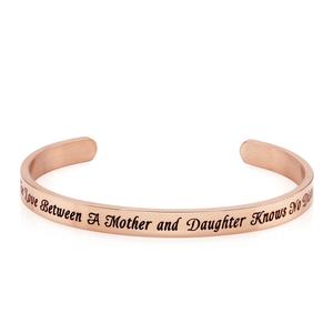 El amor entre una madre y una hija No sabe distancia inspirador grabado 316L de acero inoxidable brazalete pulsera - Product Image 1