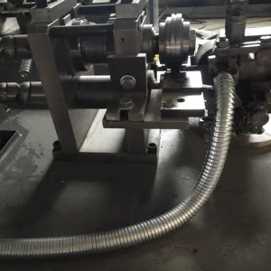 Doublelocked flexibele slang making machine/GI elektrische leiding making machine/Gegalvaniseerd staal slang productie machine