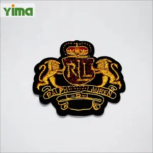 China Custom Logo Iron On Patches Oem Design Hand Edelmetaal Draad Stof Borduurwerk Badge Patch Voor Kleding