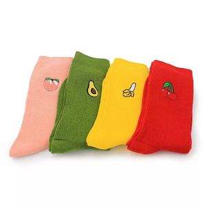 Fruit <span class=keywords><strong>avocat</strong></span> banane cerise pêche brodé rétro lâche femmes chaussettes - Product Image 2