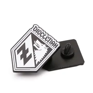 Personalizzato forma a scudo morbido smalto in lega di zinco spilla distintivo in metallo con logo FAI DA TE