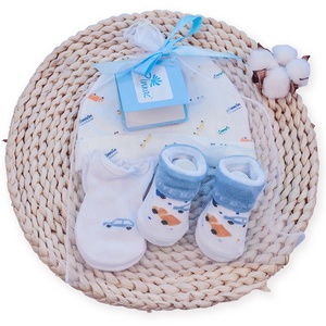 Juego de Regalo Redkite de 3 Piezas, 100% Algodón, Gorro, Manoplas y Calcetines para Bebé, Lindos y Adorables - Product Image 3