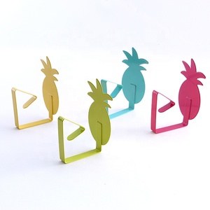 4pcs <span class=keywords><strong>pince</strong></span> à <span class=keywords><strong>nappe</strong></span> en métal en forme d'ananas en forme de cygne coloré - Product Image 5
