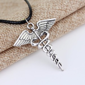 Commercio all'ingrosso Dell'acciaio Inossidabile di Modo Coppie di Fascini Caduceo Alato Serpenti Spada Pendenti Collane Regali - Product Image 4