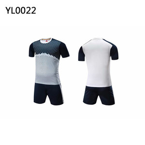 New arrival customer favor discounted sublimation soccer kits football team shirts cheap youth soccer uniforms sets - Product Image 3