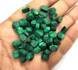 Piedra preciosa de malaquita de grado AAA Natural, verde suelto, áspero, sin tratar, suministros de joyería de 6-8mm - Product Image 3