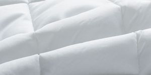 Deeda nhà máy của hai mươi mốt Bộ sưu tập khách sạn mềm mại chăn bông trắng mùa đông siêu mềm Comforter Đồng bằng mô hình vuông Polyester - Product Image 3