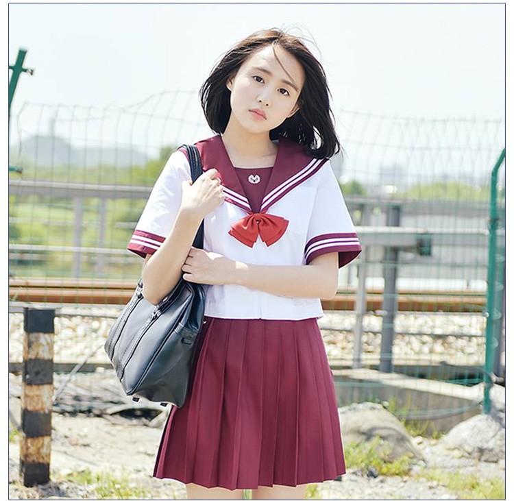 Apelando a uniforme escolar japonés por comodidad e identidad