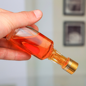 Creativo 50 ml 100 ml de vidrio transparente con tapa de bebida botella pequeña Sub-botella - Product Image 1