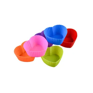 핫 세일 식품 학년 하트 모양 다채로운 재사용 라이너 머핀 컵 실리콘 종이 케이크 베이킹 컵 금형