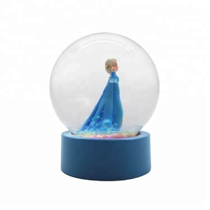 Globo di Neve Personalizzato con Regina Danzante, Scultura Decorativa per la Casa, Globo di Neve Natalizio - Product Image 4