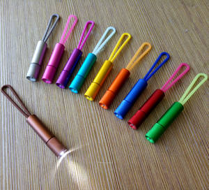 Keychain nhôm khuyến mãi New Mini <span class=keywords><strong>Loop</strong></span> khuyến mại <span class=keywords><strong>Led</strong></span> đèn pin Torch ánh sáng với với silicon Dây đeo - Product Image 2