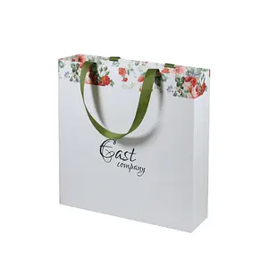 Nuevo diseño elegante de gran tamaño de cinta mango blanco bolsa de papel de embalaje para tienda de ropa