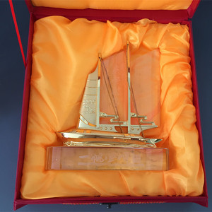 Shining Miễn Phí Logo 3D Khắc Tùy Chỉnh Pha Lê Thủy Tinh Thuyền Buồm Mô Hình Cho Quà Tặng Lưu Niệm Thuyền Thuyền Mô Hình Pha Lê - Product Image 6