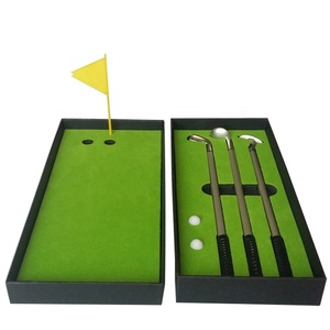 Lustiges <span class=keywords><strong>Golf</strong></span> geschenk <span class=keywords><strong>Mini</strong></span> Desktop Golfball Stift Geschenkset mit Putting Green Flag 3 Golfschläger Stifte & 2 Bälle - Product Image 5