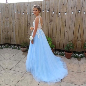 Backless Senza Maniche Su Misura Del Merletto di <span class=keywords><strong>Tulle</strong></span> Luce Blu <span class=keywords><strong>Lunghi</strong></span> <span class=keywords><strong>Abiti</strong></span> Da Damigella D'onore - Product Image 2