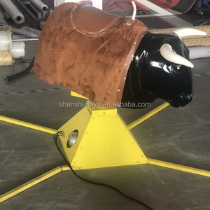 Taureau mécanique <span class=keywords><strong>gonflable</strong></span> géant pour adultes, machine de rodéo extérieure, bâche PVC colorée, diamètre 5 mètres, capacité 350 kg - Product Image 3