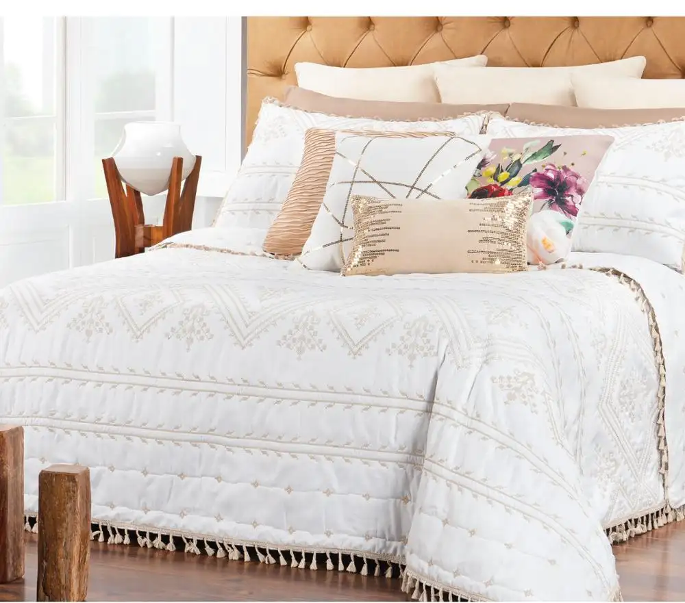 Solid luxury embroidery bedspread 3pc quilted bedspread with pompom
