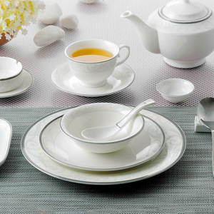 Vajilla de Porcelana de Cerámica de Lujo con Borde Plateado Blanco para Hotel y Restaurante, Juego de Vajilla para Bodas - Product Image 1