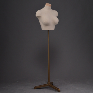 Mannequin de présentation féminin demi-corps en tissu, buste réaliste, courbes voluptueuses, avec support - Product Image 4