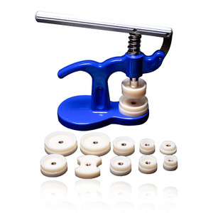 Nuovo Pressa Manuale per Cristalli e Coperchi Fondello <span class=keywords><strong>Orologi</strong></span> con 12 Matrici in Plastica - Strumento per <span class=keywords><strong>Riparazione</strong></span> <span class=keywords><strong>Orologi</strong></span> - Product Image 1