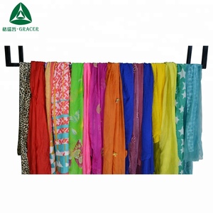 A granel al por mayor de ropa <span class=keywords><strong>en</strong></span> bangkok <span class=keywords><strong>en</strong></span> pacas precio señoras bufanda de seda - Product Image 3
