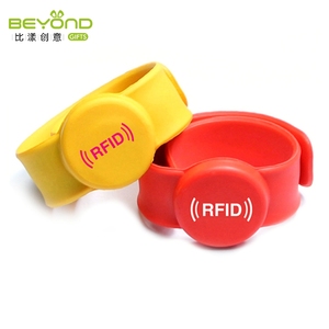 Silicone Rfid <span class=keywords><strong>crossfit</strong></span> silicone vibrer bracelet - Product Image 1