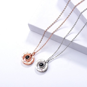 Nueva llegada Oro rosa y plata 100 idiomas Te amo Collar colgante de proyección Collar romántico de memoria de amor romántico - Product Image 3