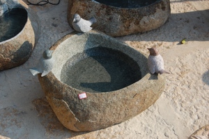 GGV256 Décoration de jardin unique, pierre de rivière naturelle spéciale, bain d'oiseaux, pot à boire pour oiseaux, petit <span class=keywords><strong>bassin</strong></span> en pierre pour l'extérieur - Product Image 3