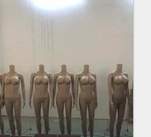 Grote borsten vrouwelijke mannequin