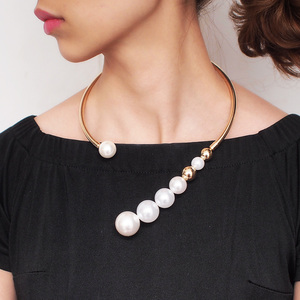 Hansidon colar de pérolas metálico, colar de pérolas simulado de torques para mulheres punk jóias declaração bib colar acessórios de moda