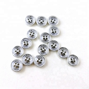 Bán buôn mô hình biểu tượng UV mạ thời trang chất lượng cao nhựa Vòng 4 lỗ nút cho nam giới áo sơ mi - Product Image 3