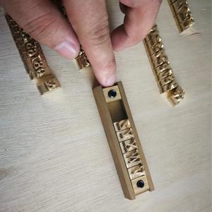 מותאם אישית פליז עובש שעון רצועת עור מותאם אישית חותמת