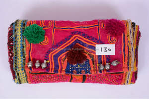 Sacs à main en tissu Kantha matelassé Banjara, style bohème, sac à cosmétiques pour femme, magnifique coton vintage fait à la main en Inde - Product Image 3