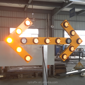 Mobil Yanıp Sönen Uyarı Trafik Güvenliği Yönlü Ok Paneli Panoları Hidrolik Kaldırma LED Ok Şekilli Işaretleri - Product Image 1