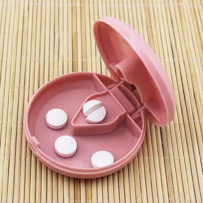 Round Shape Plastic Pill Tablet Storage Case With Pill Splitter Cutter