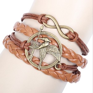 กำไลข้อมือหนัง PU สไตล์วินเทจ ลายล้อเลียนจาก Hunger Games พร้อมจี้รูปนก คิวปิด ลูกศร ความรัก และ Mockingjay สำหรับผู้ชาย - บริการดรอปชิป - Product Image 1