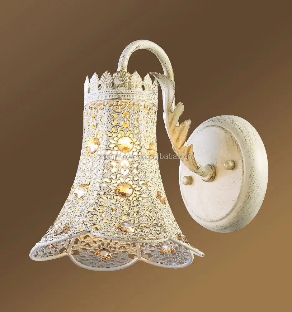مصباح حائط من الحديد الزهر, مصباح حائط من الحديد الزهر للزينة في المسجد