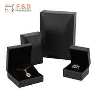 Boîte à bijoux en cuir noir personnalisée avec fermeture magnétique pour bague, pendentif, bracelet, collier, emballage cadeau