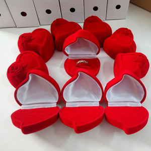Cajas de anillos de color rojo tipo corazón - Product Image 5