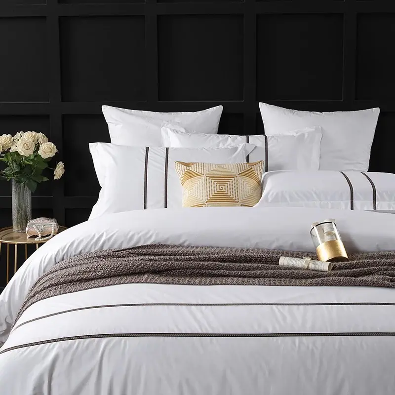 Luxury 100% cotton embroidered hotel bedding set for hotel and home used with cheap price