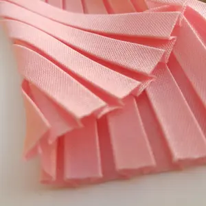 حار بيع اللون الوردي 100% البوليستر حك مطوي النسيج لفستان