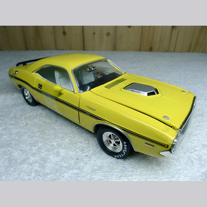 Modellino <span class=keywords><strong>Auto</strong></span> da Corsa 1:24 Dodge Challenger RT in Metallo Pressofuso per Collezionisti - Product Image 1
