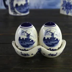 Vintage azul de Delft Holanda de cerámica sal y pimienta coctelera Set w/bandeja de huevo en forma de