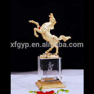 hueco estatua caballo réplica del trofeo - Product Image 1