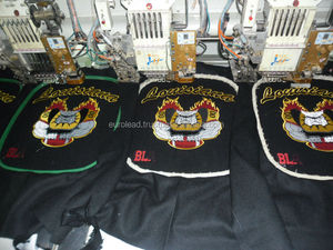 Veste universitaire en cuir avec corps en laine et patchs brodés - Product Image 3