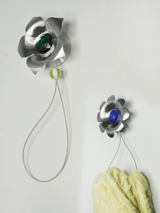 Colgador de toallas de baño de acero inoxidable de diseño moderno con imán - Product Image 5